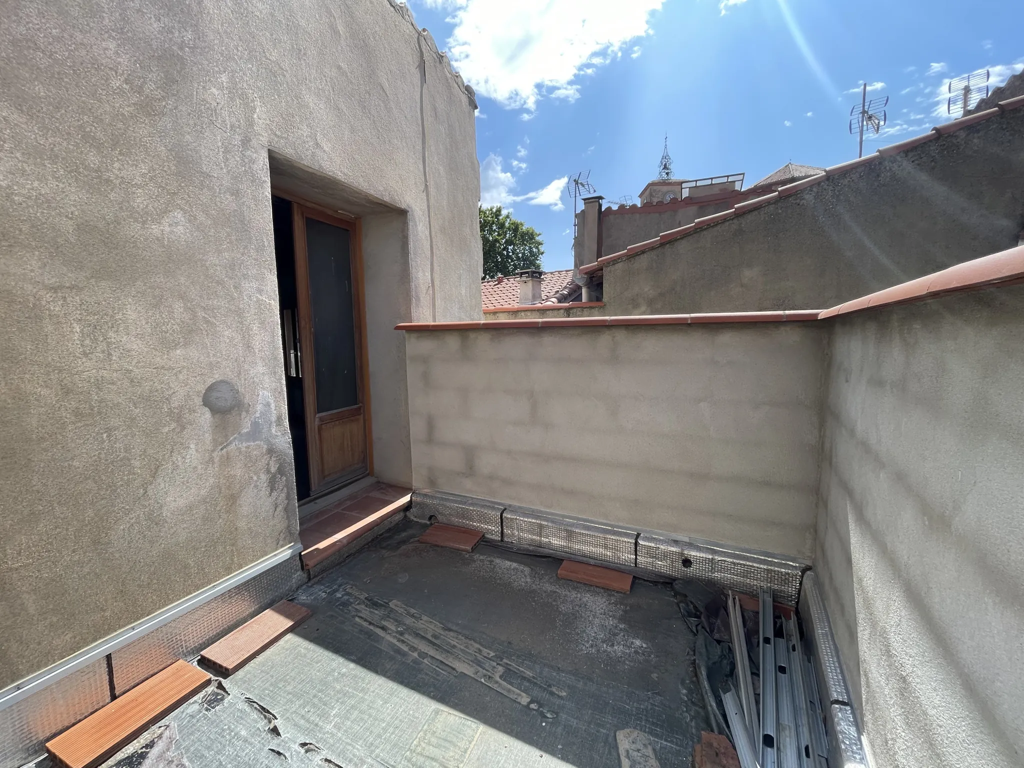 Maison de Village à Thuir avec Terrasse et Cave – Potentiel de Rénovation