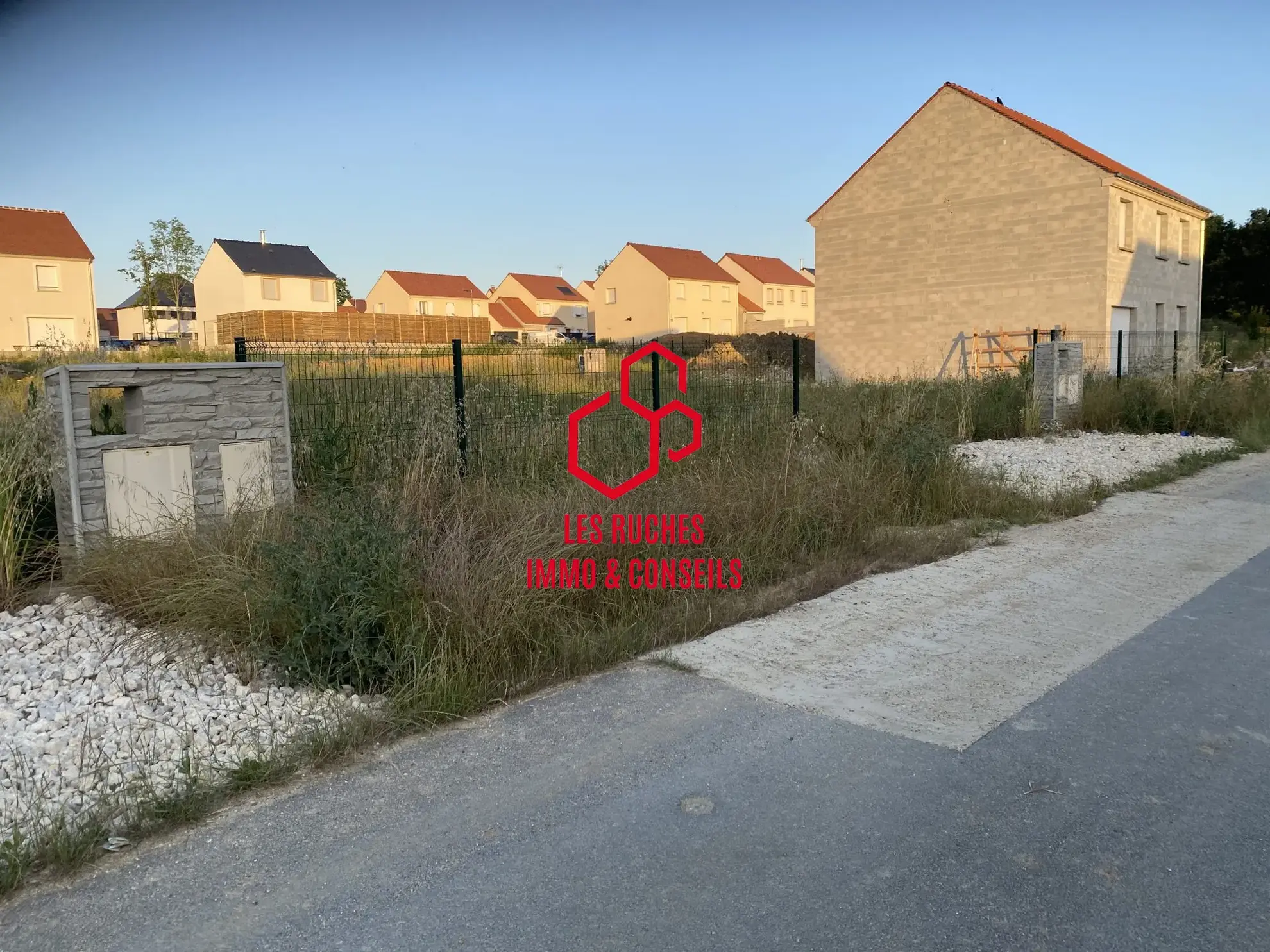Terrain constructible de 716 m² à Eragny-sur-Epte, idéal pour votre projet immobilier