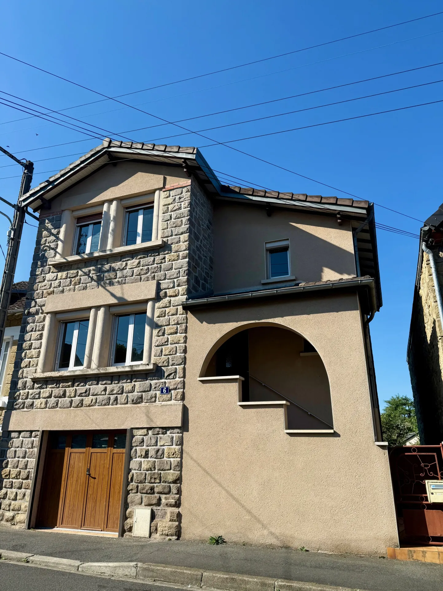 Maison en pierre à vendre à Brive-la-Gaillarde avec garage et jardin