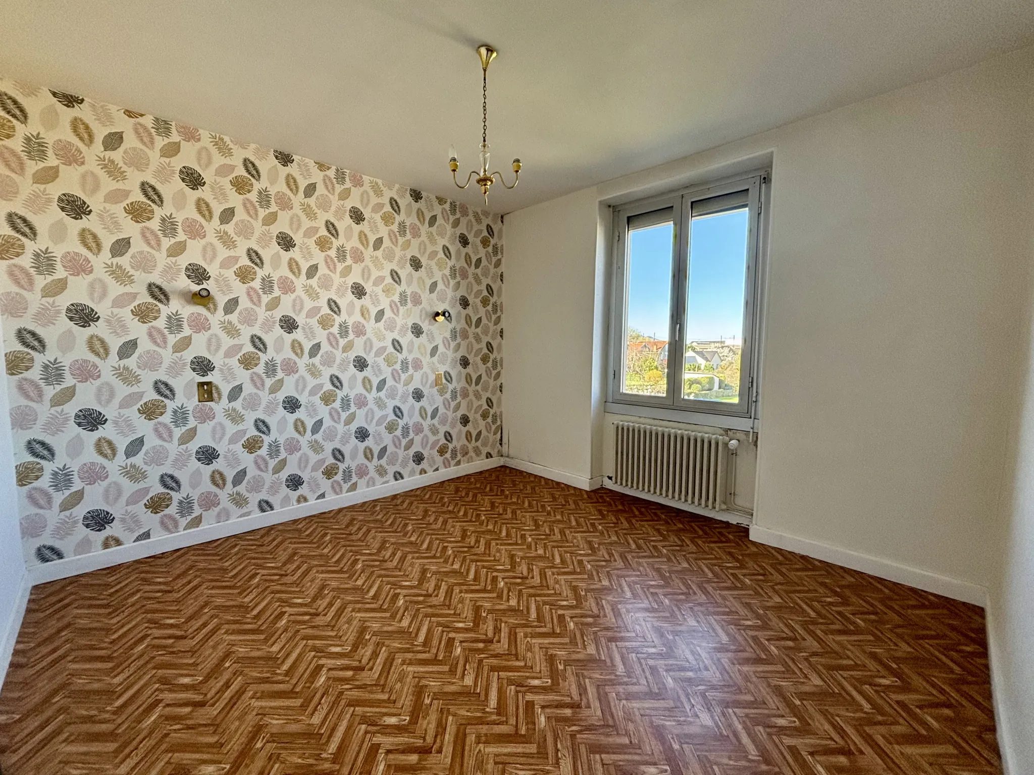 Maison en pierre à vendre à Brive-la-Gaillarde - 80 m² avec jardin et garage 