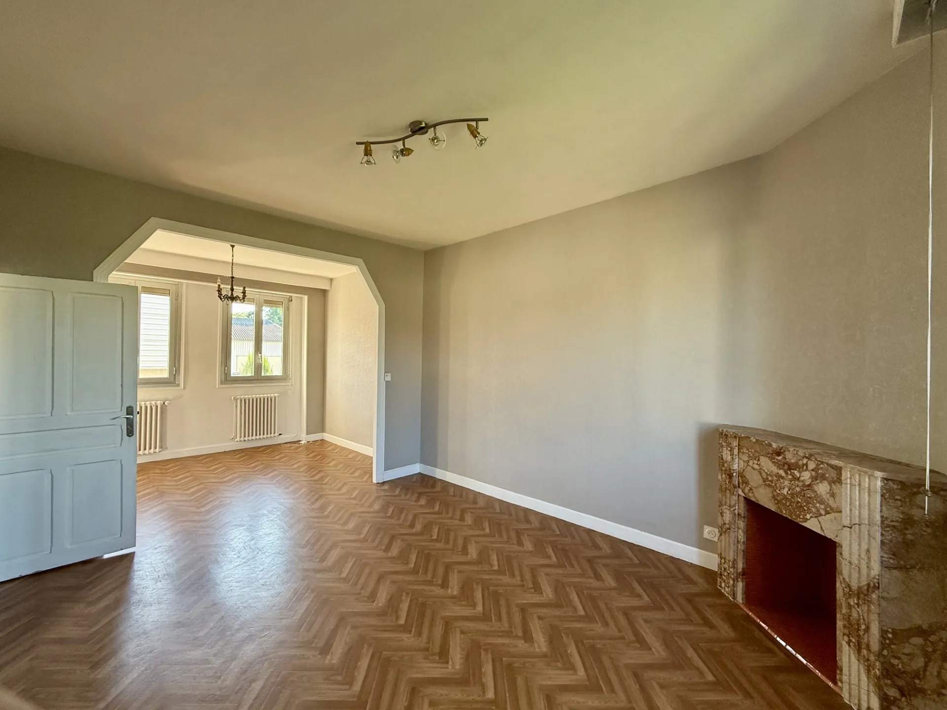 Maison en pierre à vendre à Brive-la-Gaillarde - 80 m² avec jardin et garage 