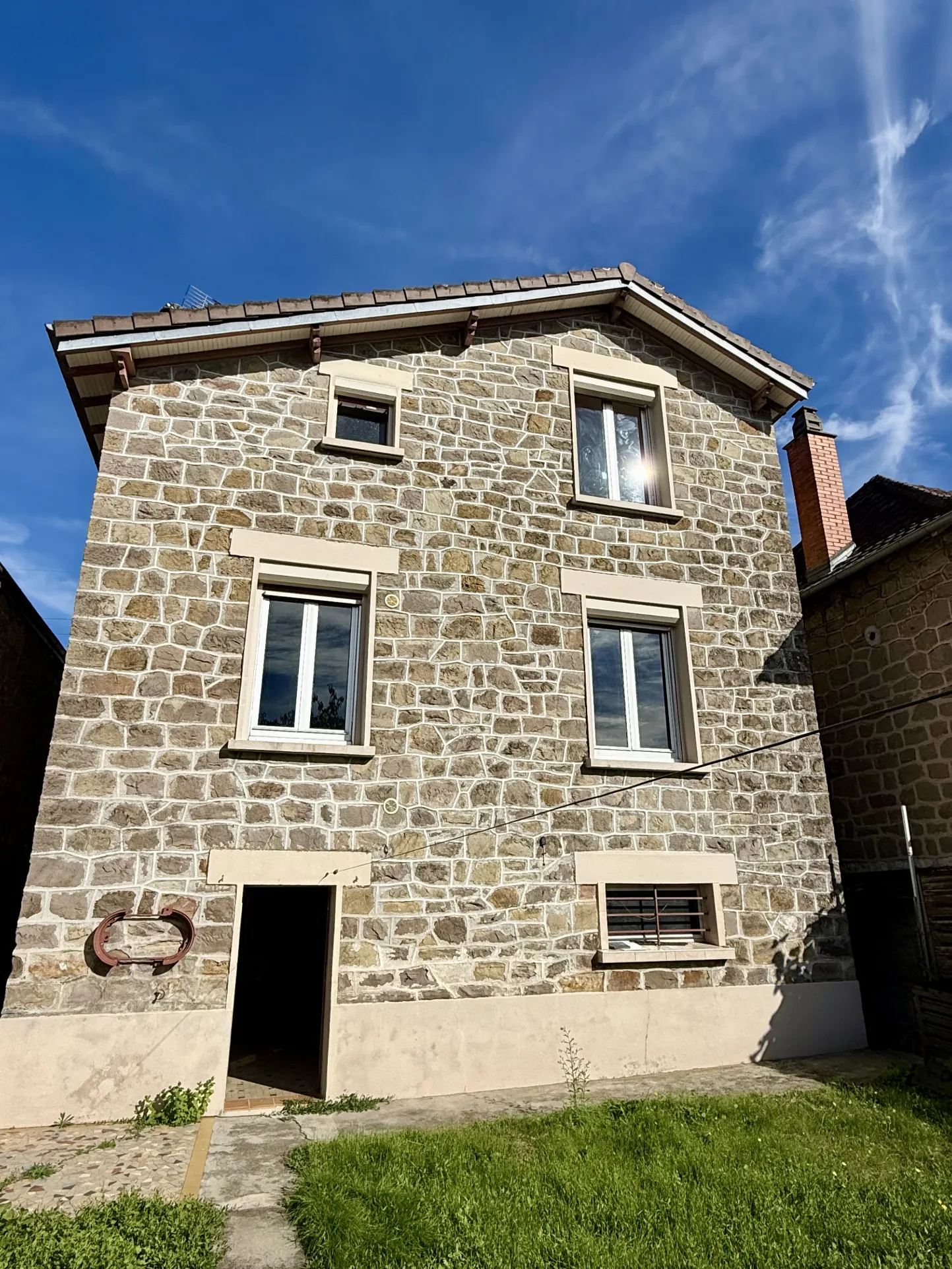 Maison en pierre à vendre à Brive-la-Gaillarde - 80 m² avec jardin et garage 