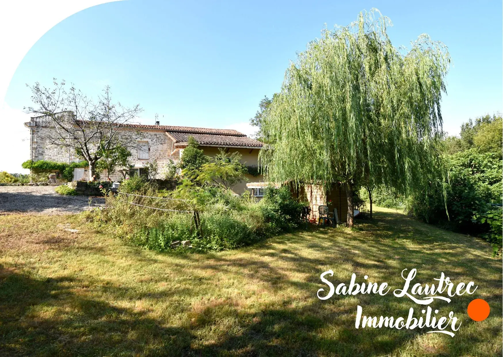 Belle maison en pierre rénovée à Lombers près d'Albi avec jardin et garage 