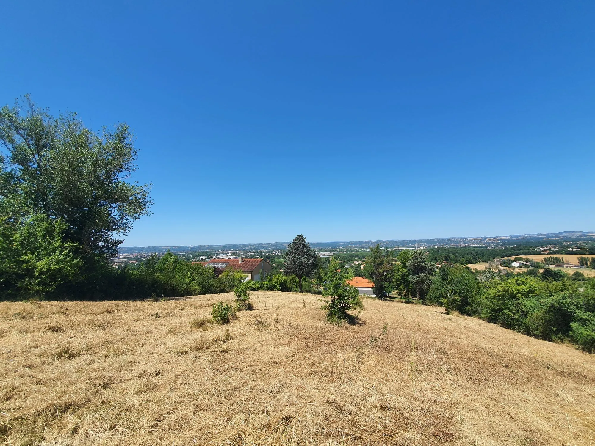 Terrain constructible à Albi avec vue et accès facile
