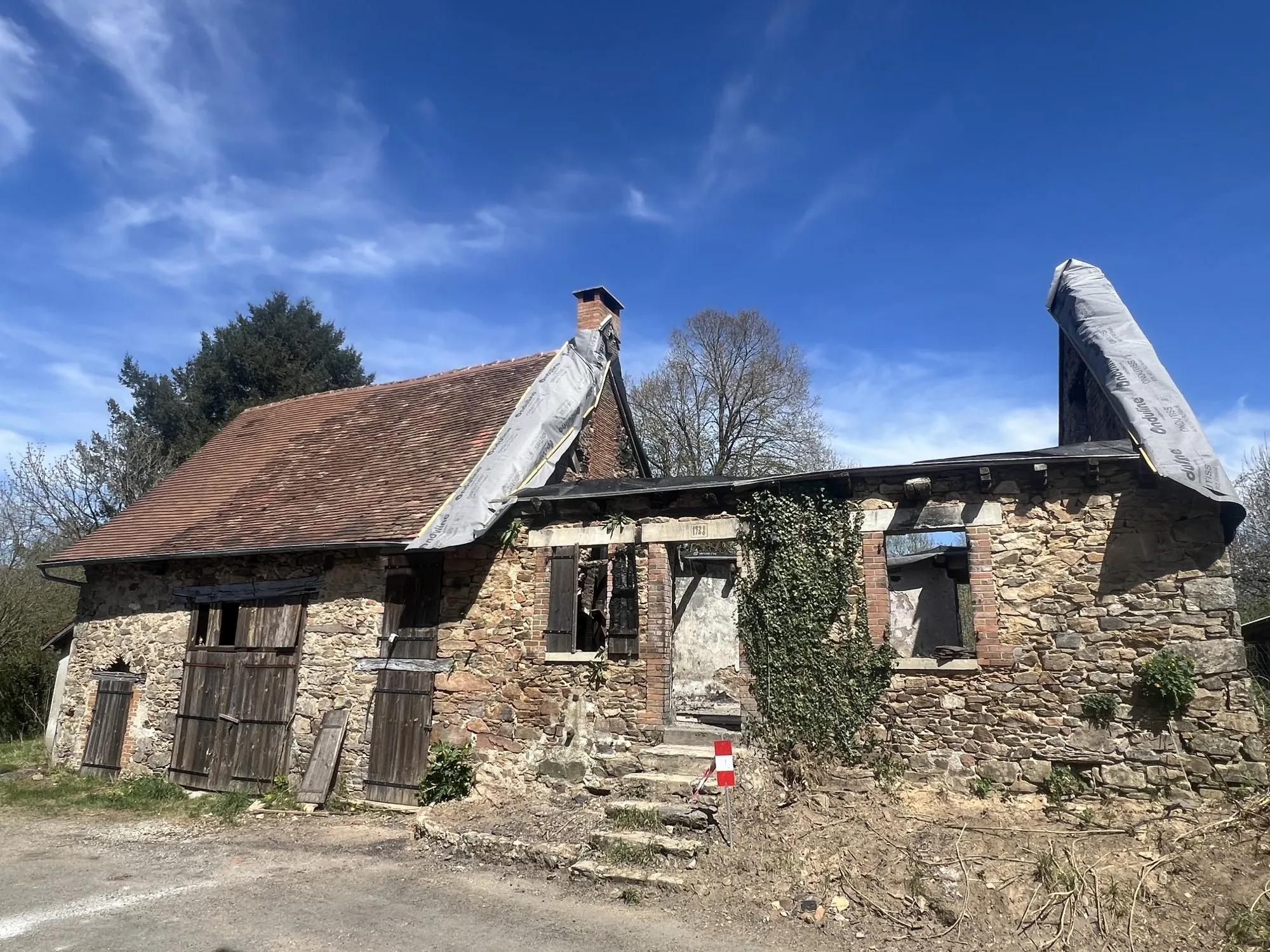 Grange à vendre à Meuzac, proche Limoges, avec garage et terrain de 5851 m²