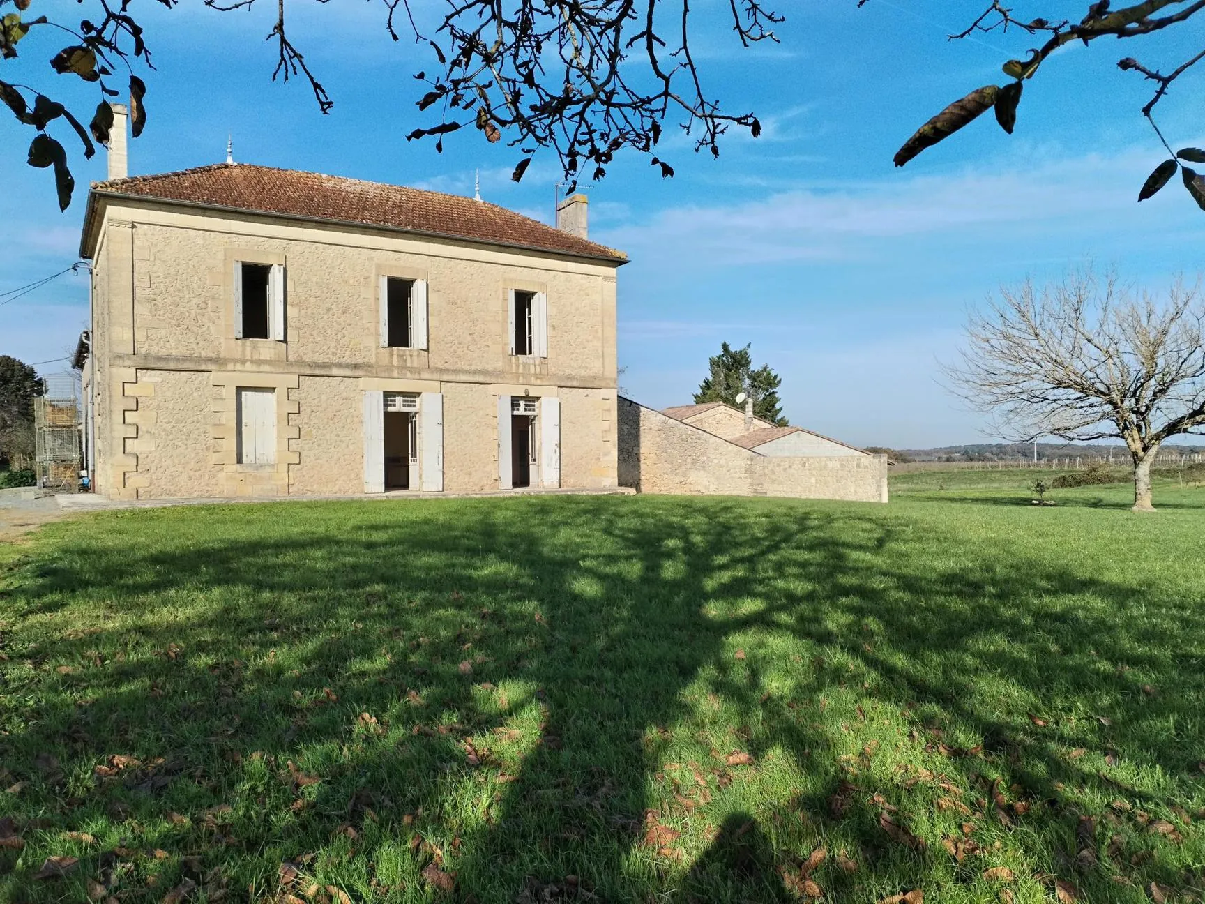 Girondine à rénover avec jardin et vue dégagée à Saint-Pierre-de-Bat 
