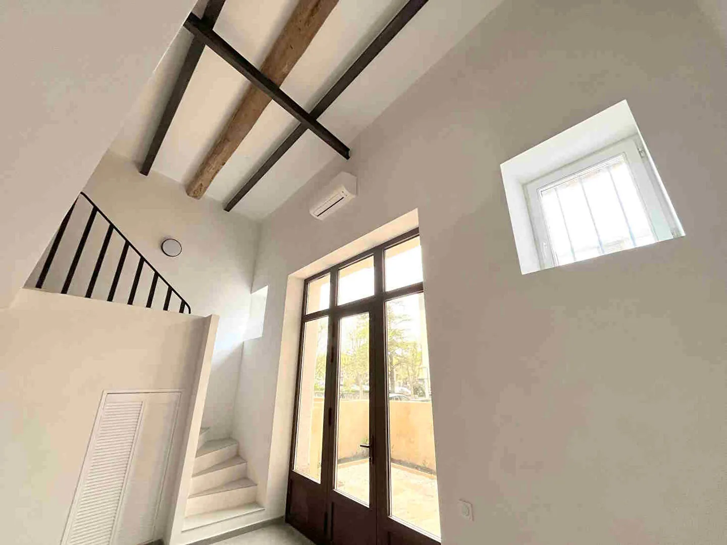 Appartement T3 duplex de 88 m² avec terrasse à Apt - rénovation récente et confort moderne