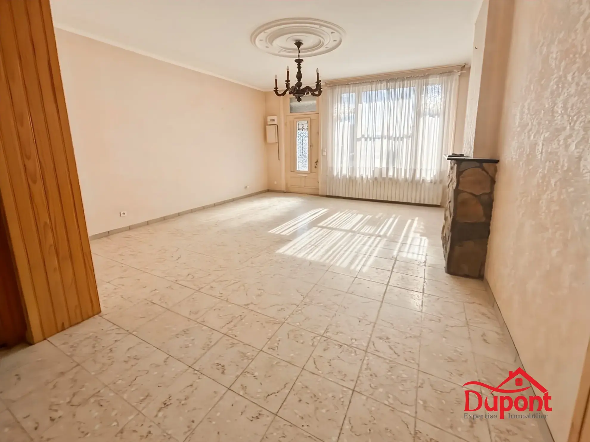 Maison semi-individuelle à Haveluy avec 3 chambres, jardin et potentiel d'extension