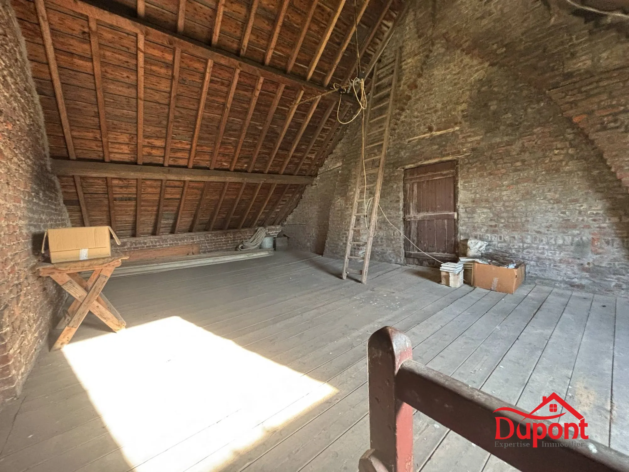 Maison semi-individuelle à Haveluy avec 3 chambres, jardin et potentiel d'extension 