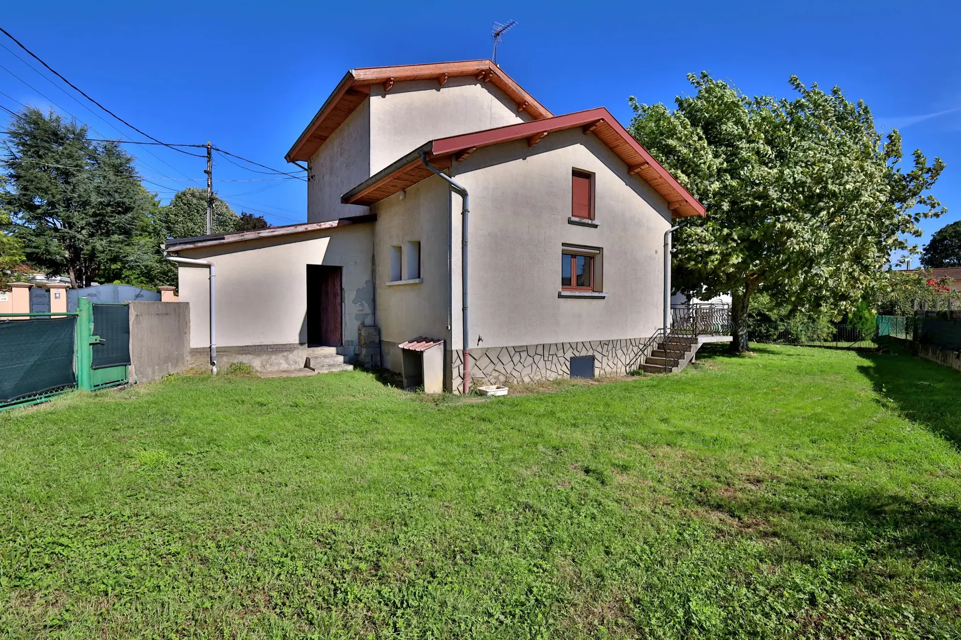 Maison familiale de 81,34 m² avec jardin et dépendance à OYTIER-SAINT-OBLAS 