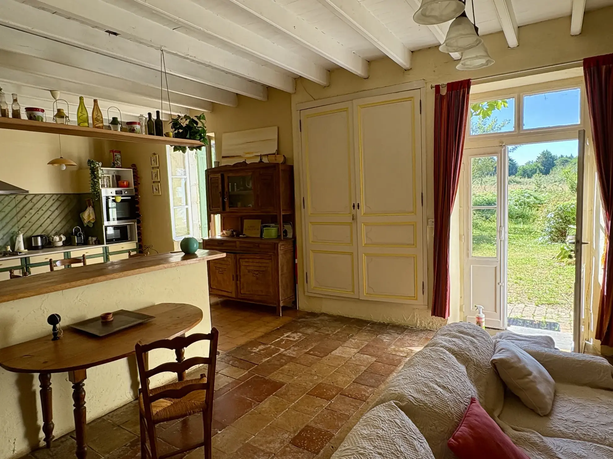 Maison en pierre avec dépendance et terrain de 7ha proche La Réole 