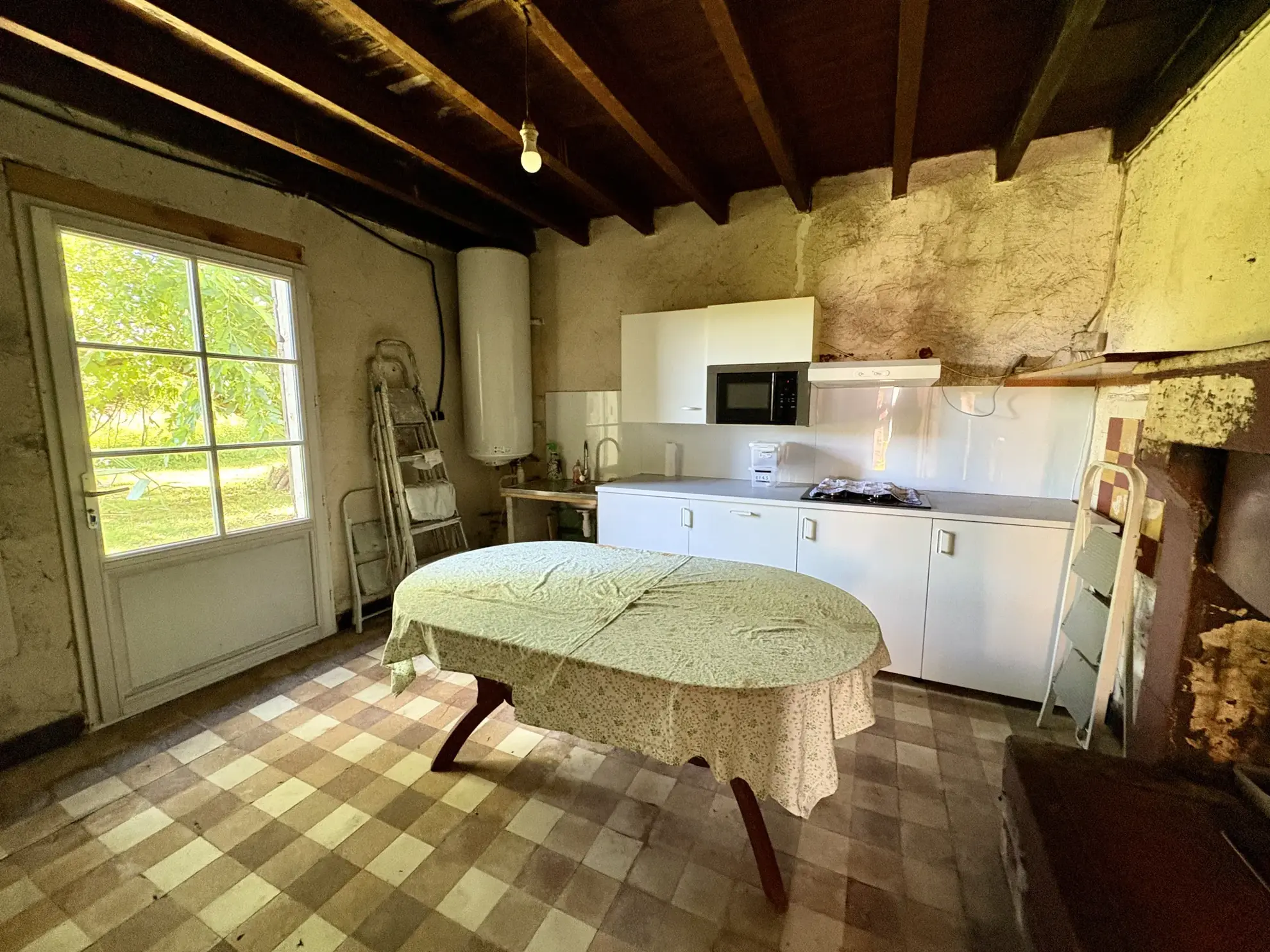 Maison en pierre avec dépendance et terrain de 7ha proche La Réole 