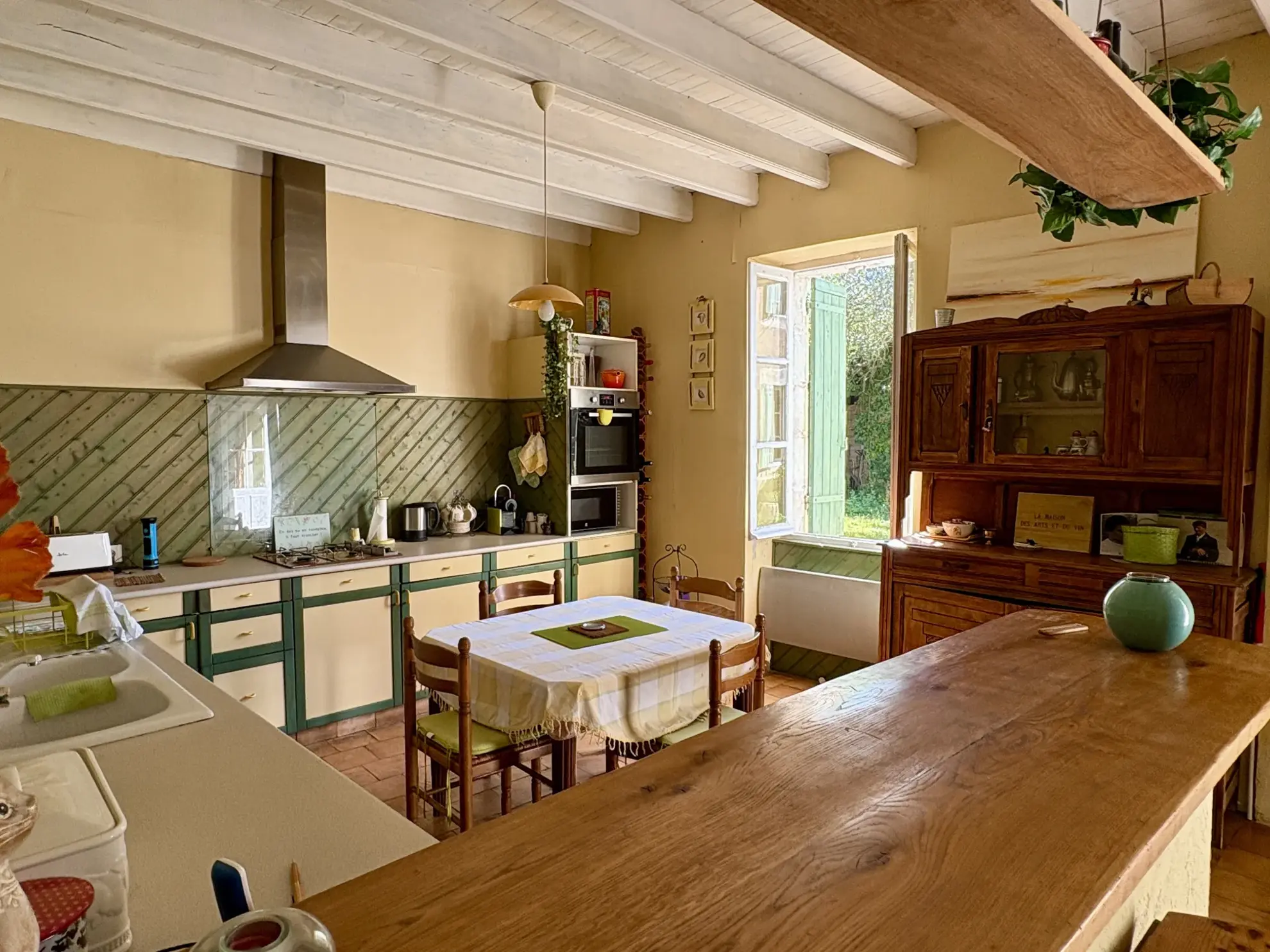 Maison en pierre avec dépendance et terrain de 7ha proche La Réole 