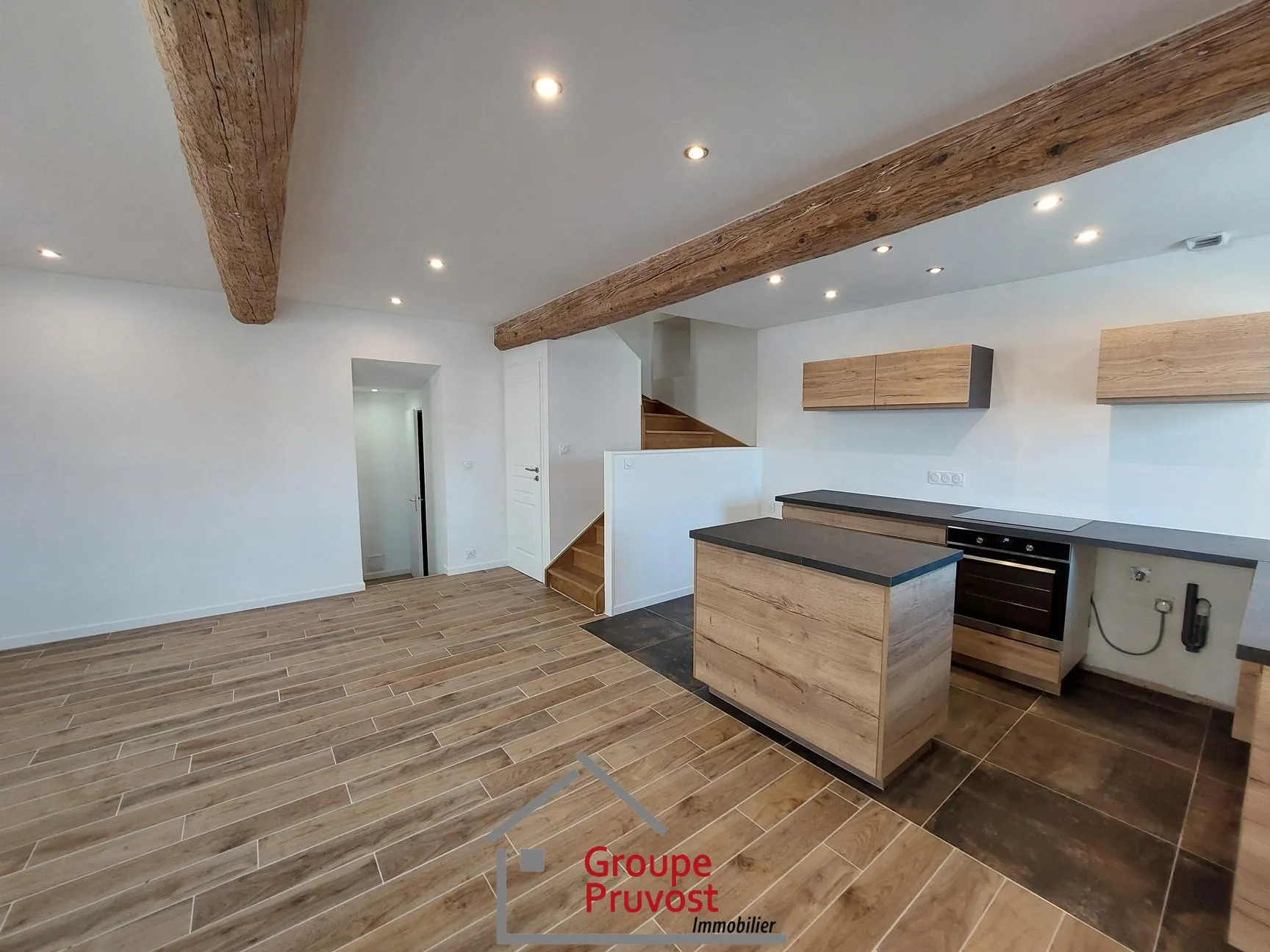 Maison de village rénovée de 74 m² à Vaugneray, proche commodités 