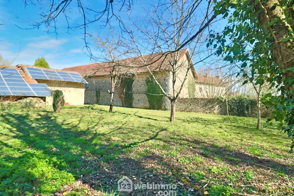 Maison de 93m² proche de Couhé à vendre, idéale résidence ou vacances 