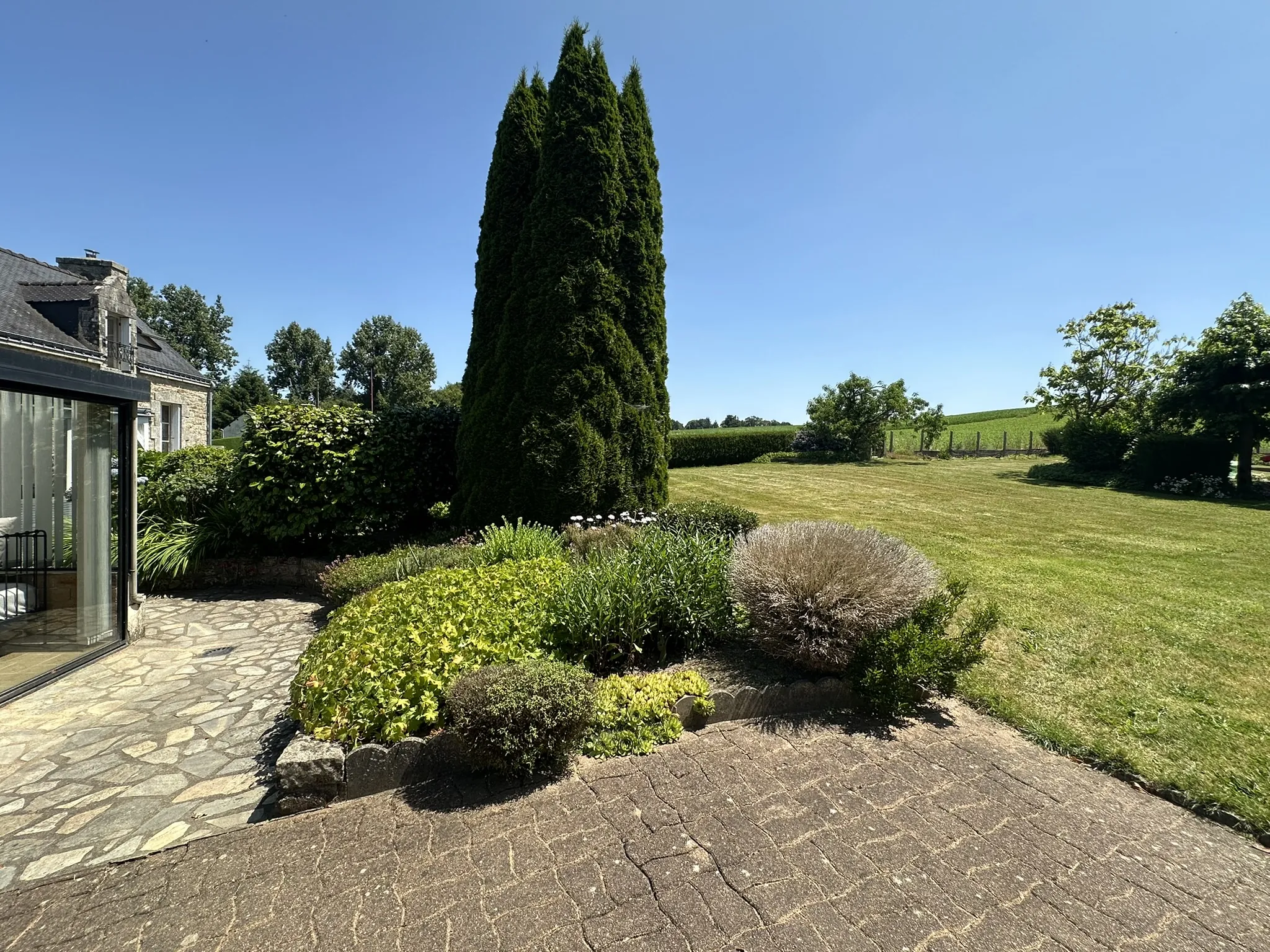 Ensemble immobilier à Saint-Barthélemy avec deux maisons indépendantes et jardin 