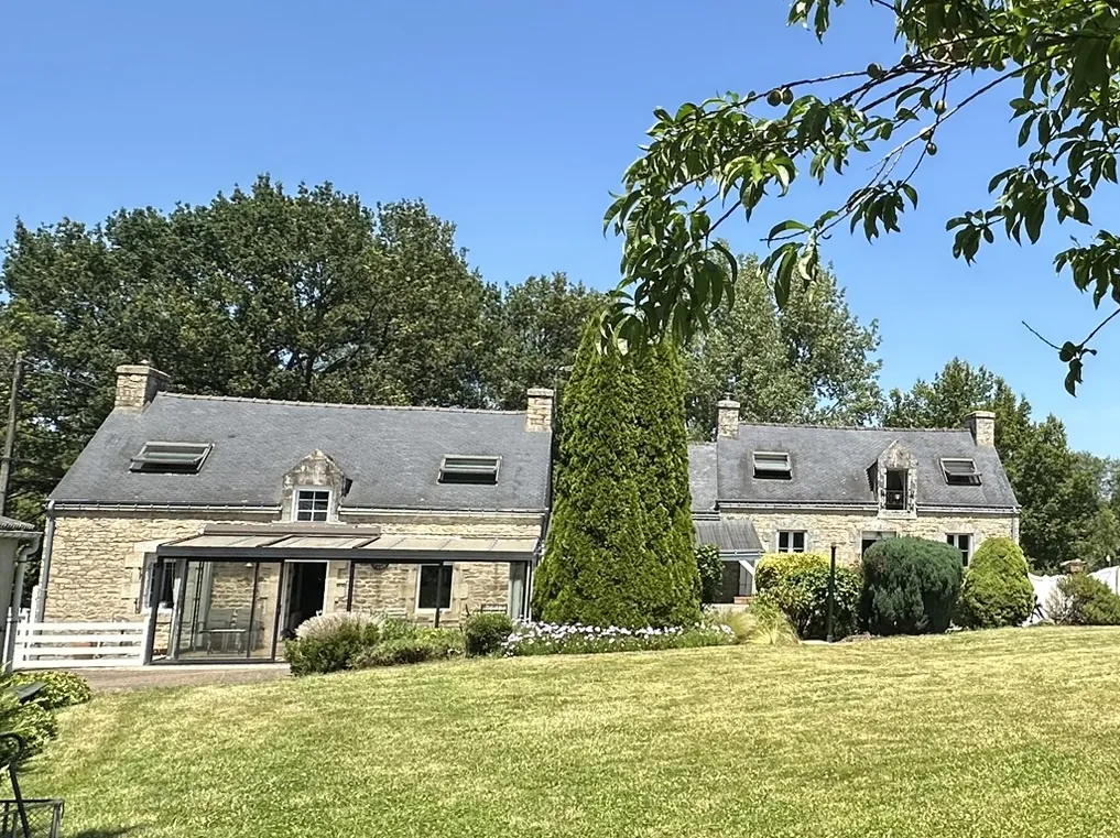 Ensemble immobilier à Saint-Barthélemy avec deux maisons indépendantes et jardin