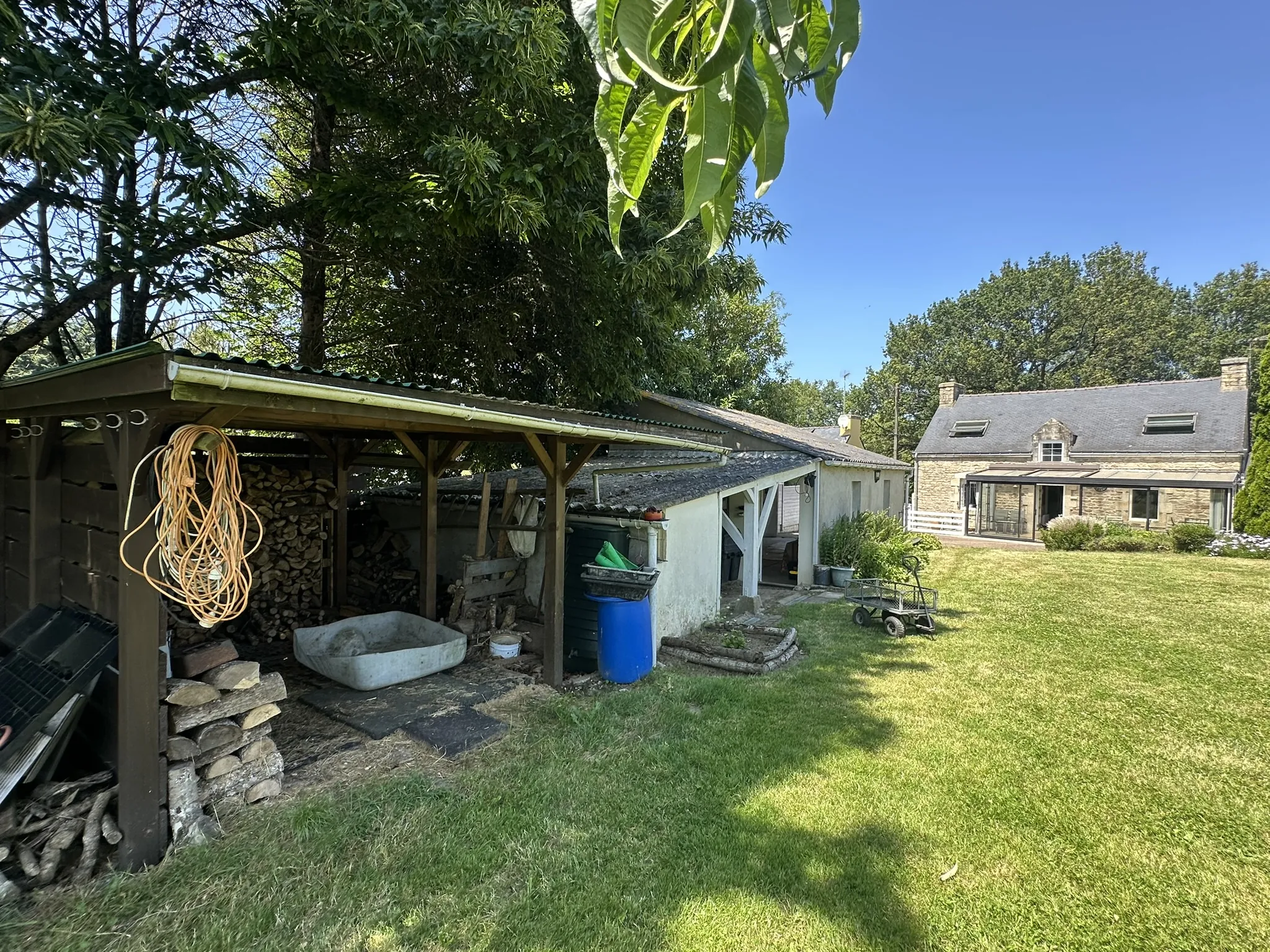 Ensemble immobilier à Saint-Barthélemy avec deux maisons indépendantes et jardin 