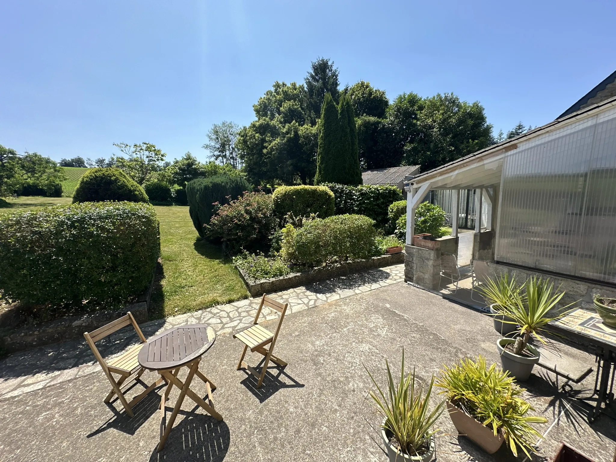 Ensemble immobilier à Saint-Barthélemy avec deux maisons indépendantes et jardin 