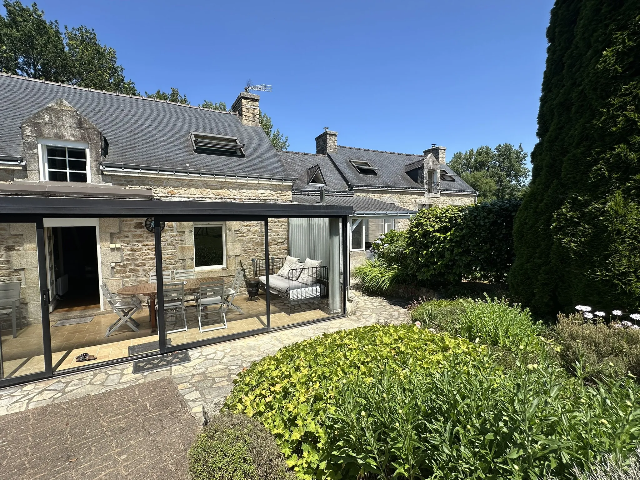 Ensemble immobilier à Saint-Barthélemy avec deux maisons indépendantes et jardin 