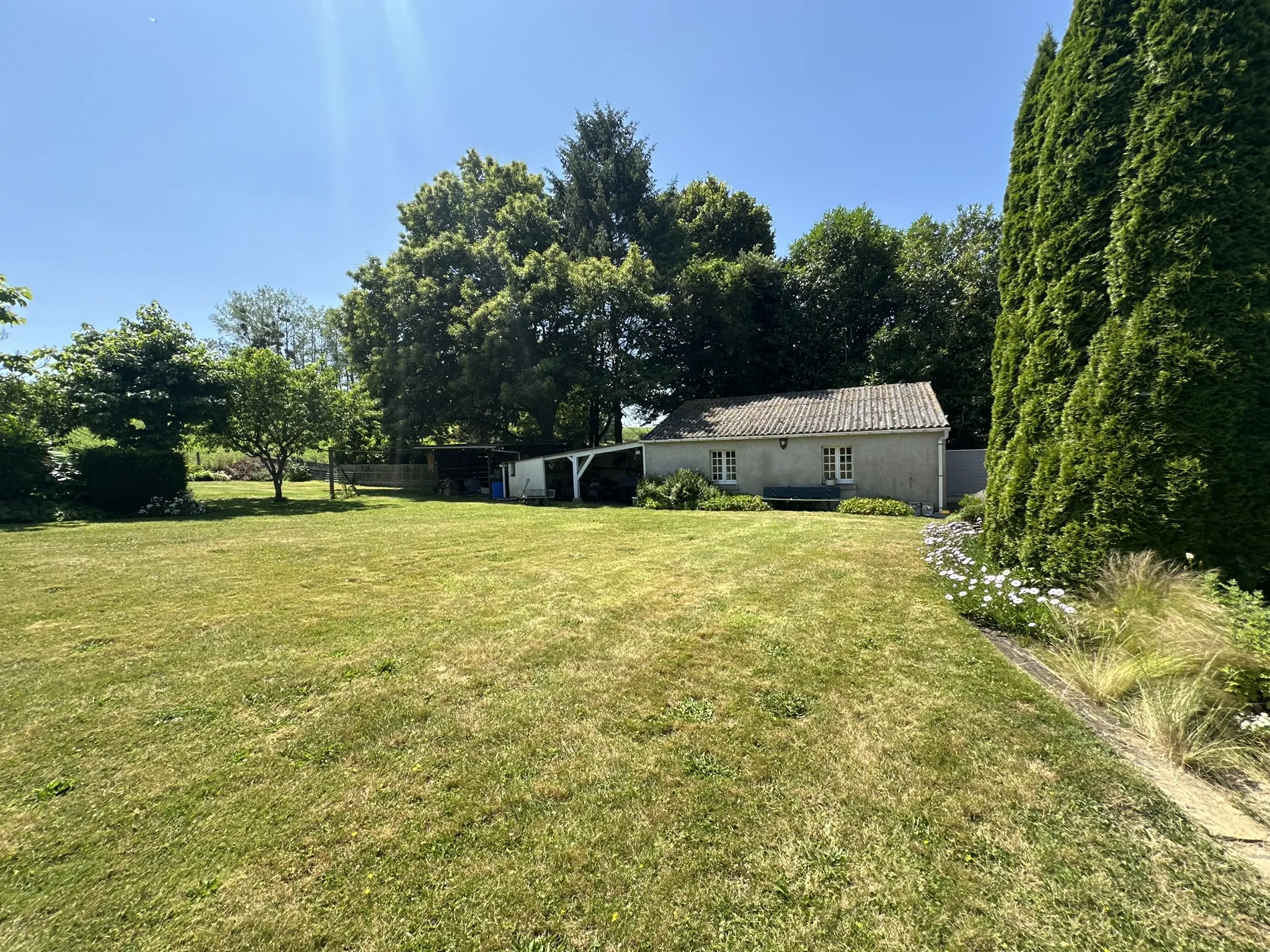 Ensemble immobilier à Saint-Barthélemy avec deux maisons indépendantes et jardin 