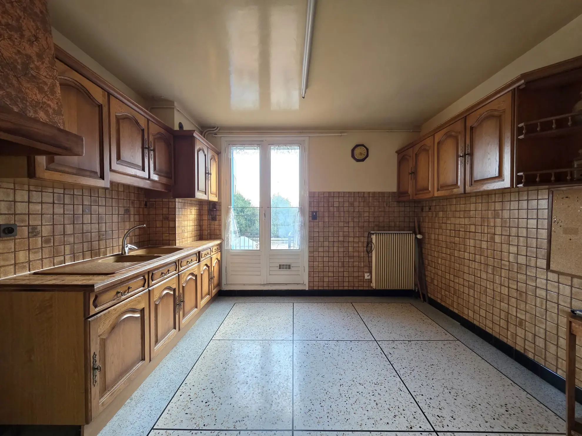 Maison à rénover avec terrasse et garage à Clermont-Ferrand secteur Anatole France 