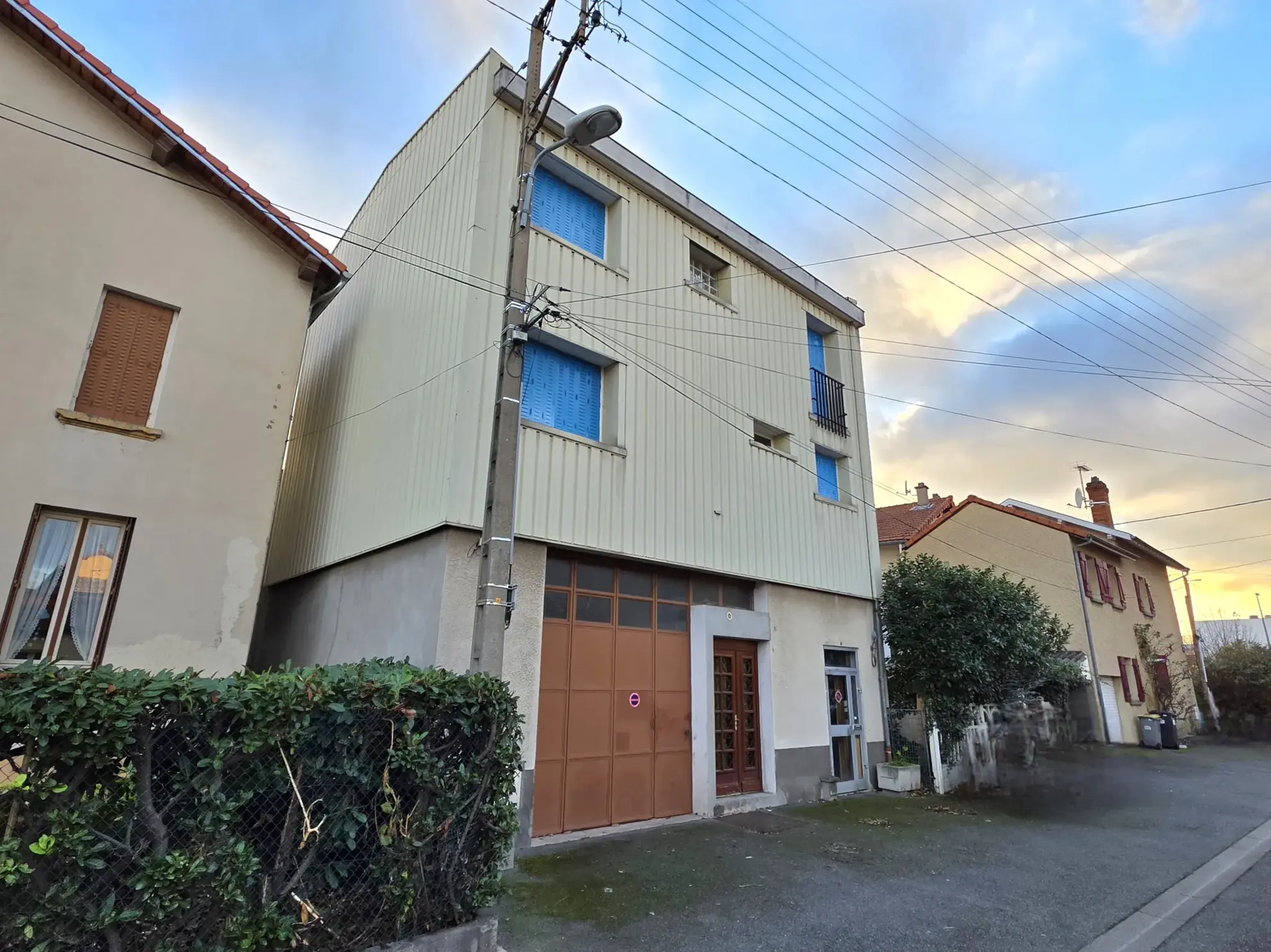 Maison à rénover avec terrasse et garage à Clermont-Ferrand secteur Anatole France 