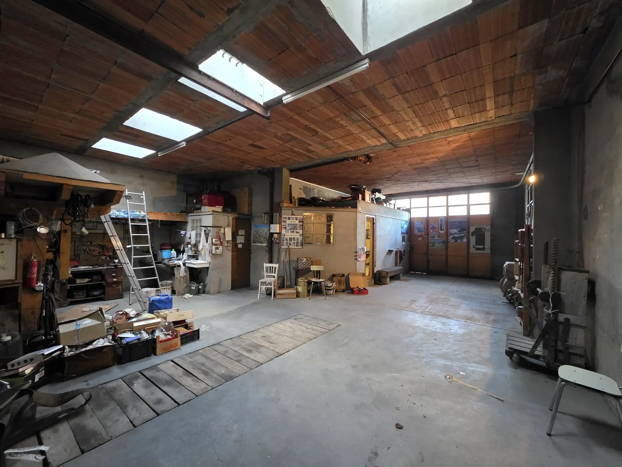 Maison à rénover avec terrasse et garage à Clermont-Ferrand secteur Anatole France 