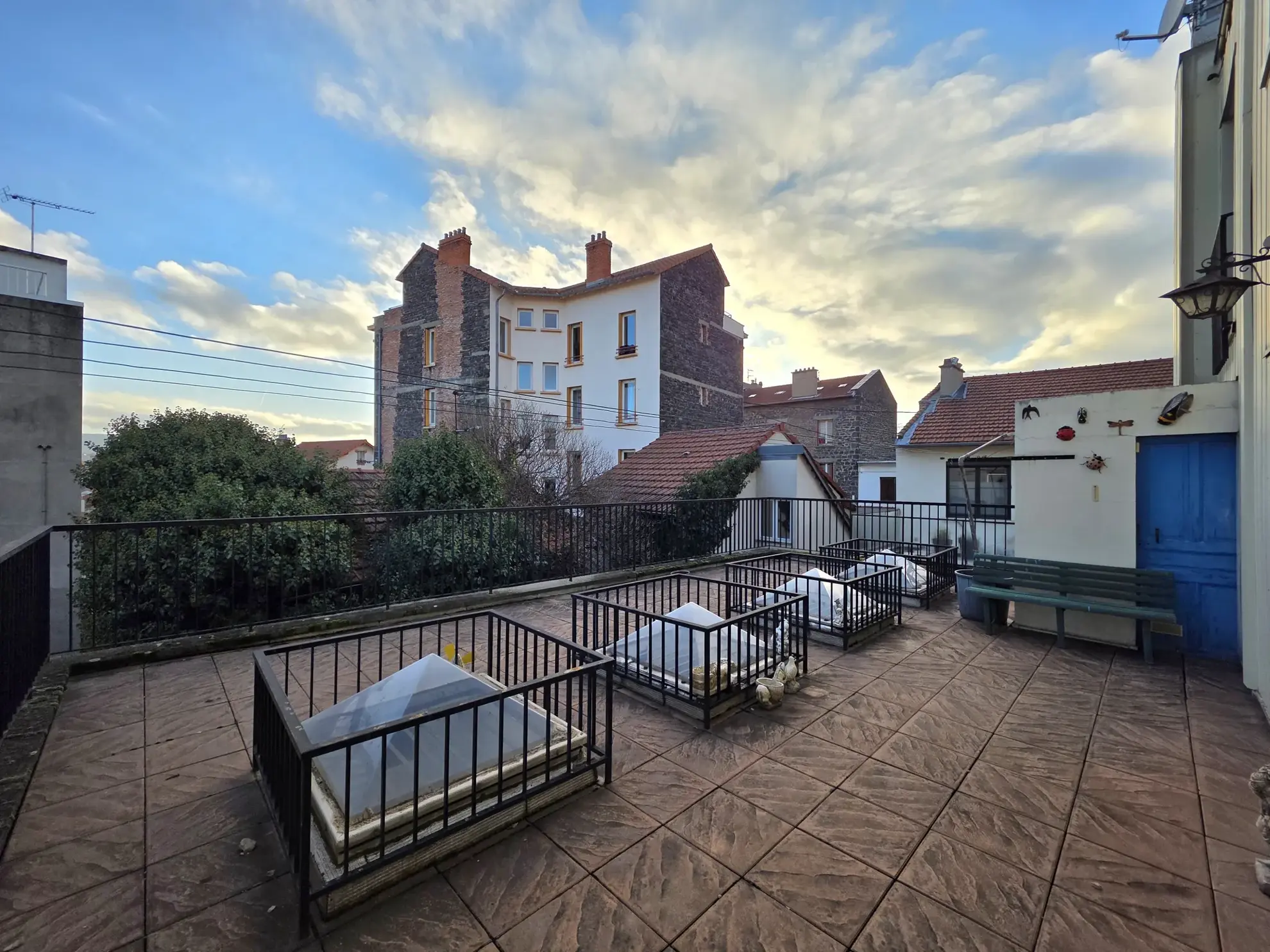 Maison à rénover avec terrasse et garage à Clermont-Ferrand secteur Anatole France 