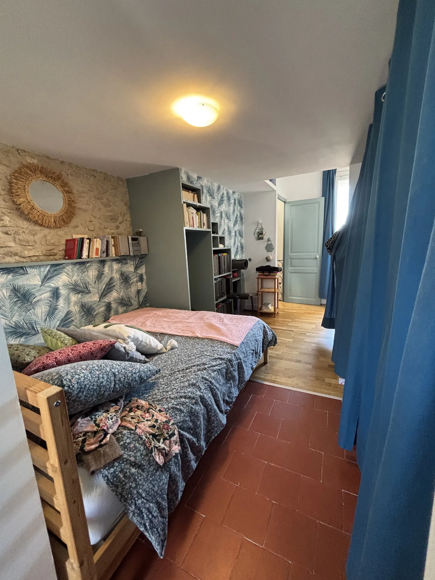 Maison de ville avec terrasse à Nîmes, 2 chambres, cave et confort moderne 