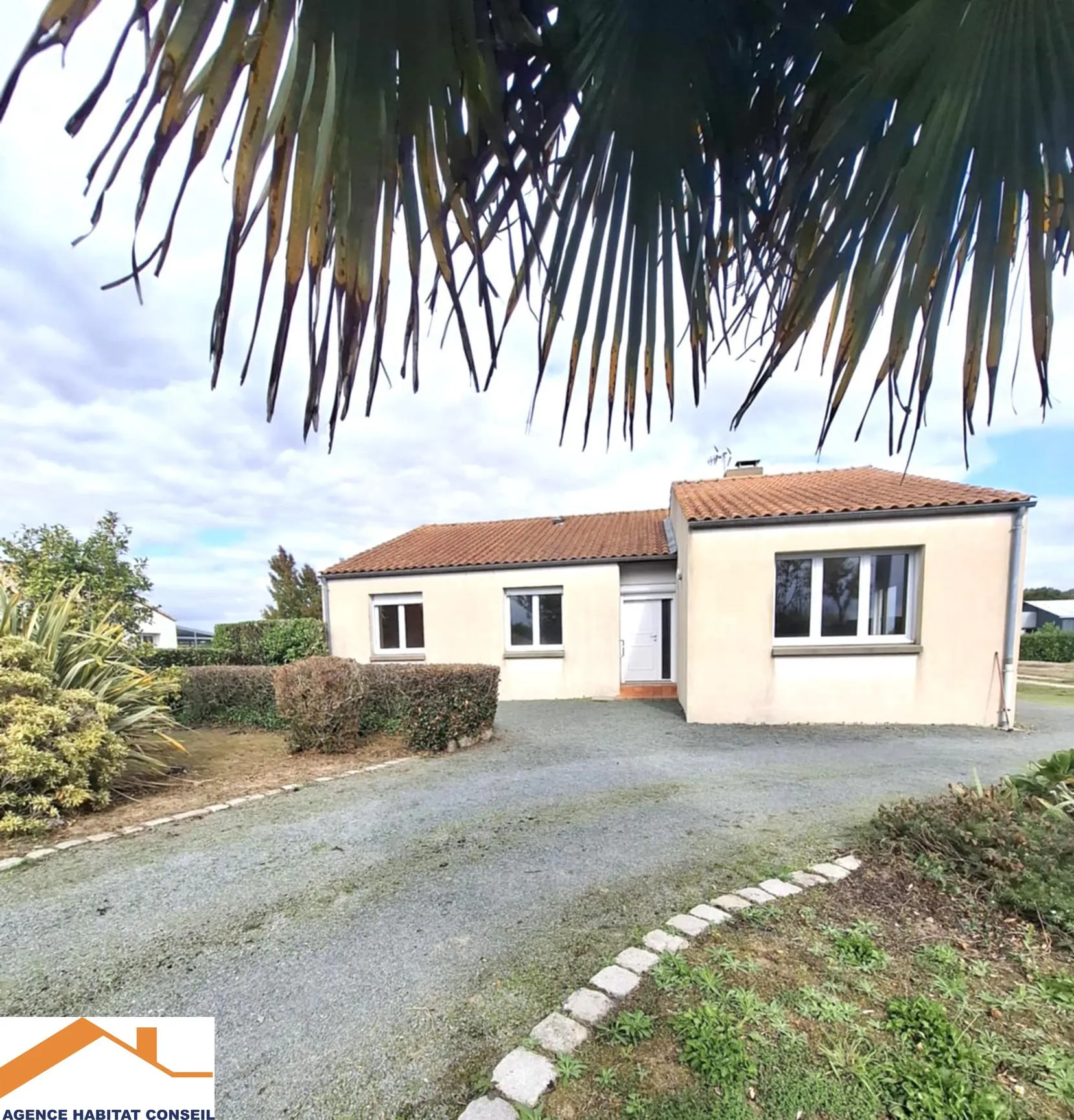 Maison plain-pied proche centre bourg à Les Lucs-sur-Boulogne – 3 chambres, garage, à rafraîchir