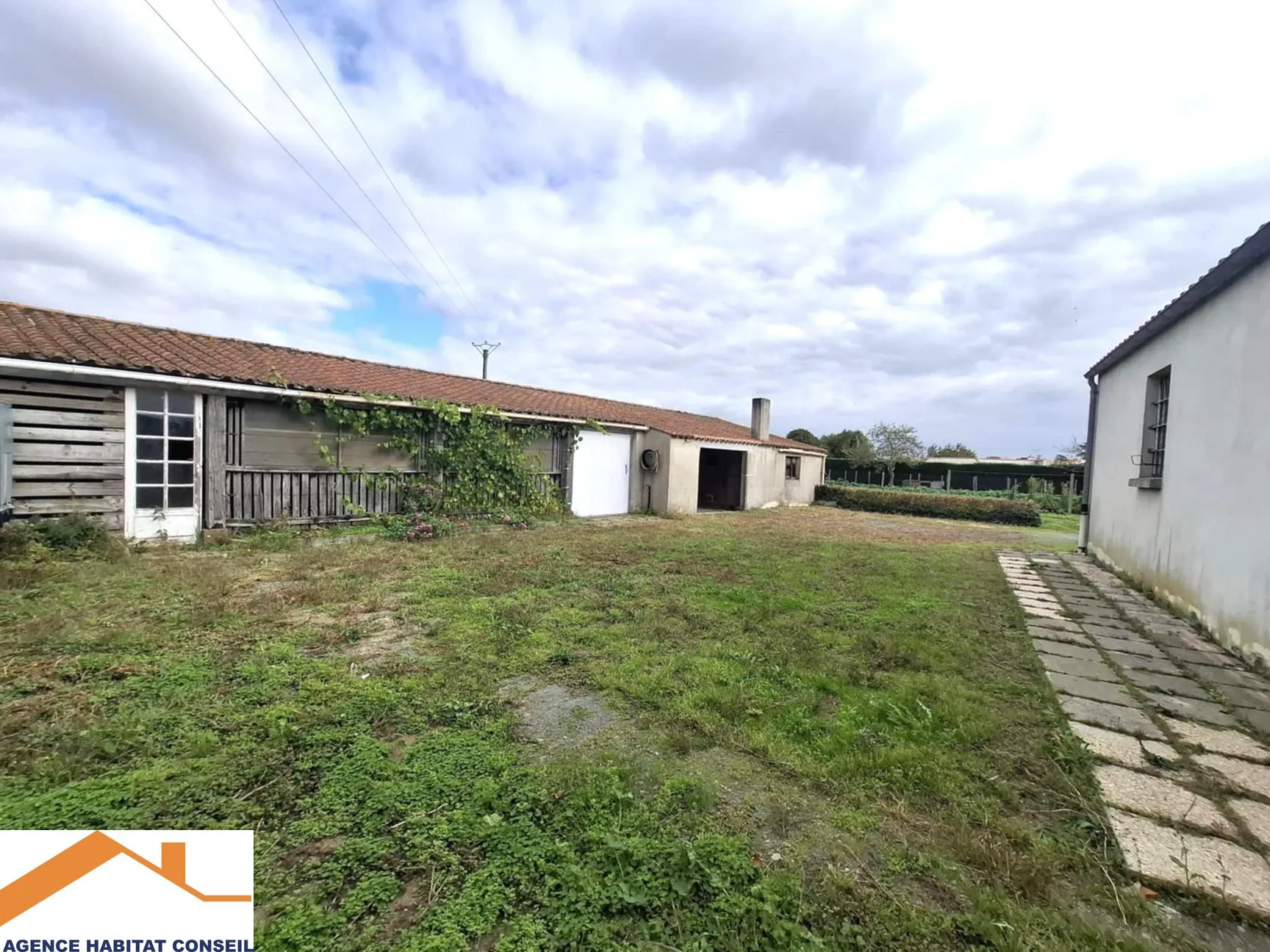 Maison plain-pied proche centre bourg à Les Lucs-sur-Boulogne – 3 chambres, garage, à rafraîchir 