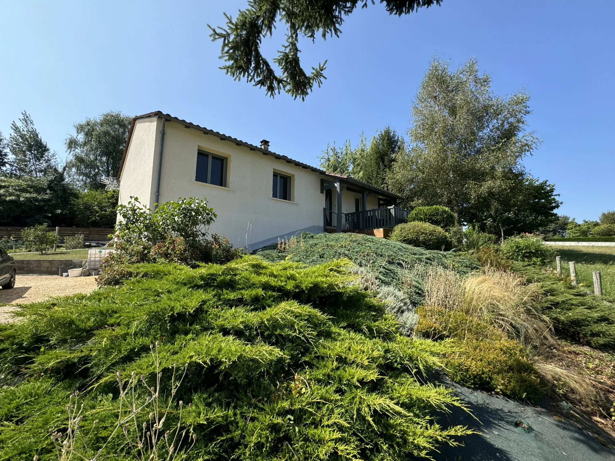 Maison rénovée avec jardin et garage à Firbeix - 89 m²