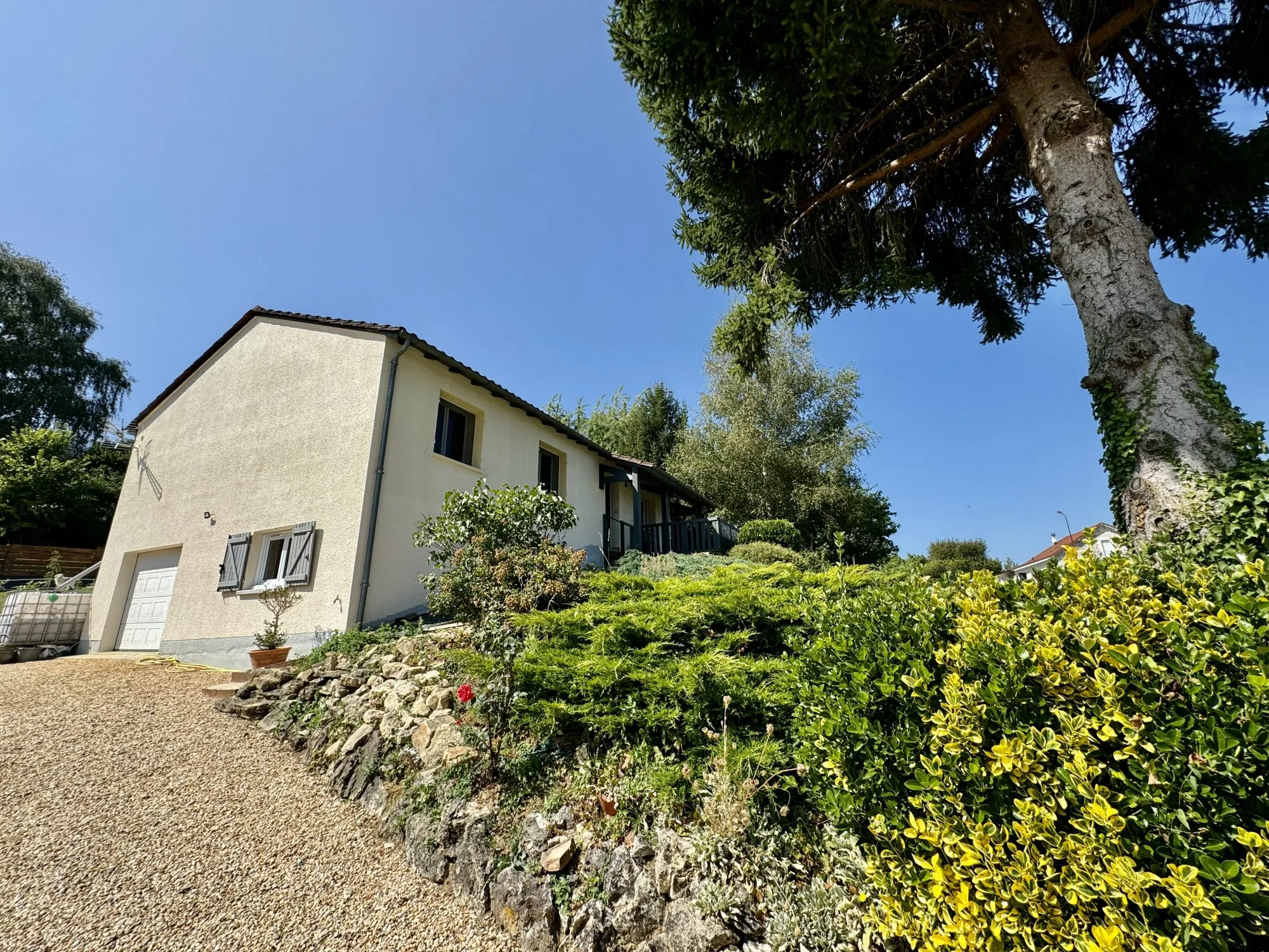 Maison rénovée avec jardin et garage à Firbeix - 89 m² 