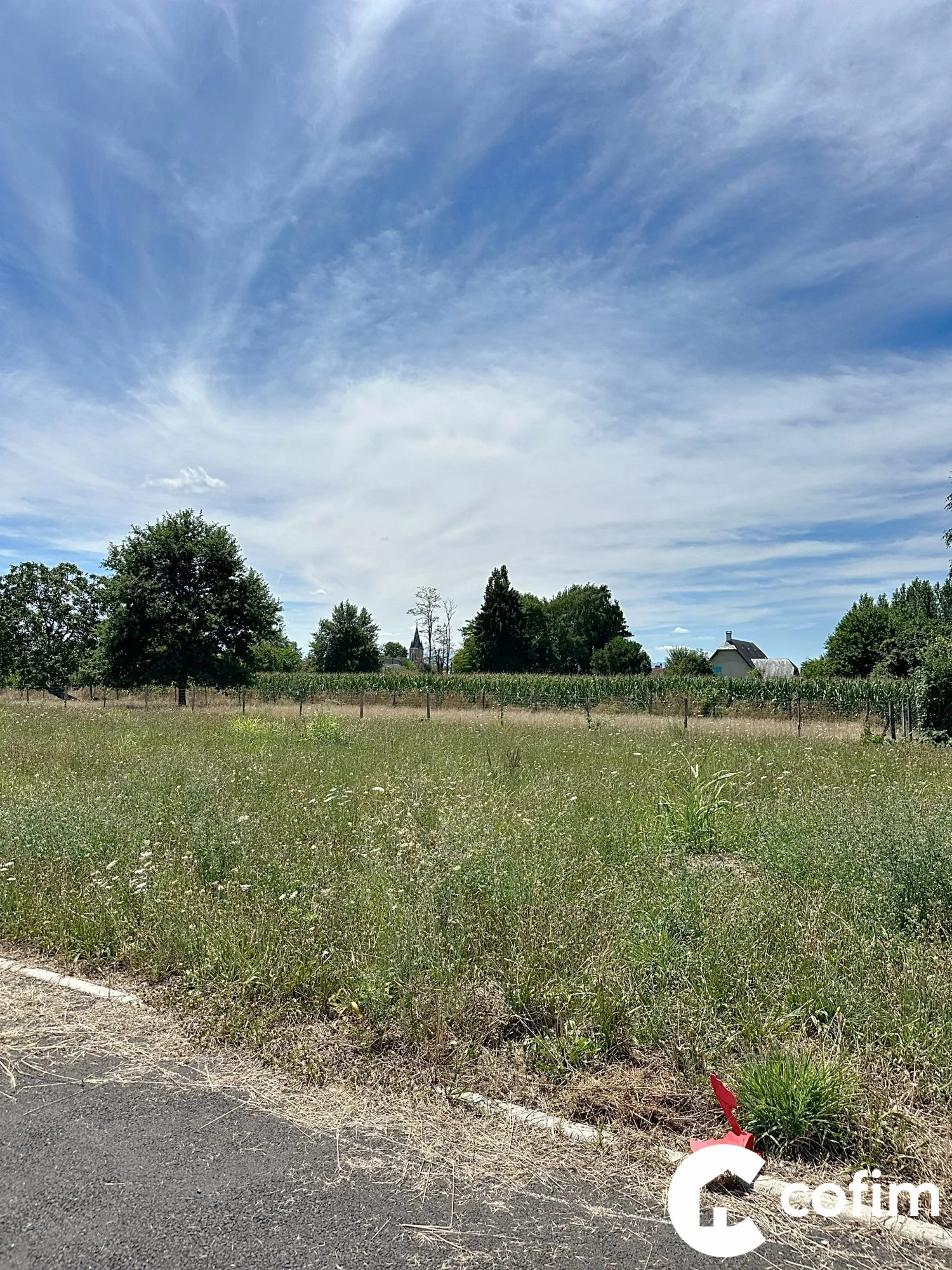 Terrain constructible à vendre à Laloubère, proche Tarbes - Viabilisé et prêt à bâtir