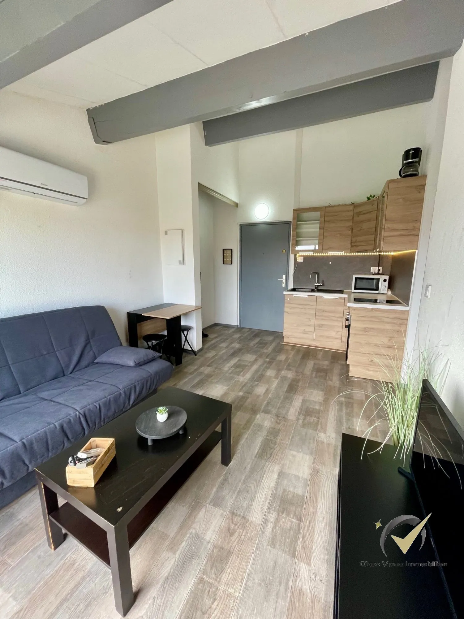 Appartement T1/2 rénové avec piscine à Fréjus, dernier étage, vue dégagée