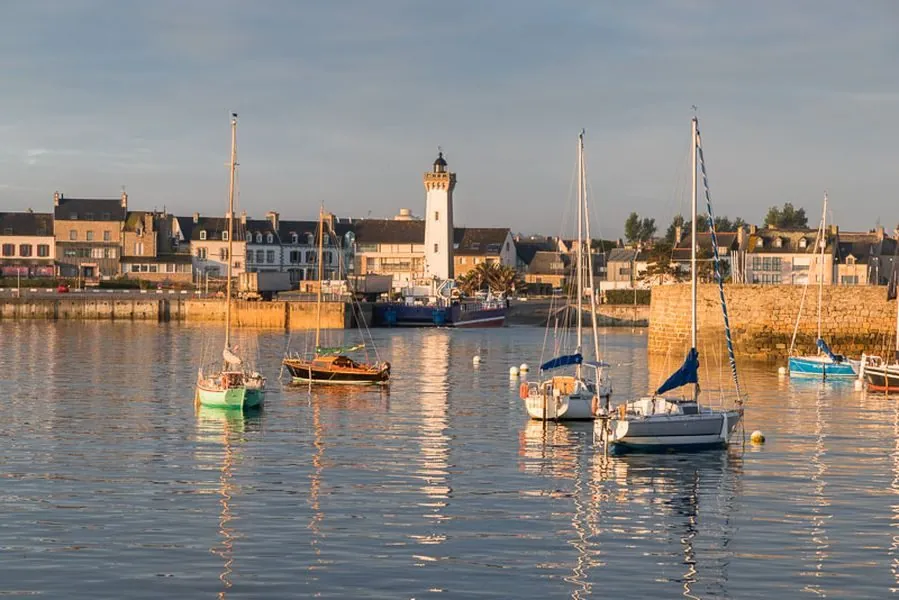 Terrain constructible de 292 m² à Roscoff, proche de la mer