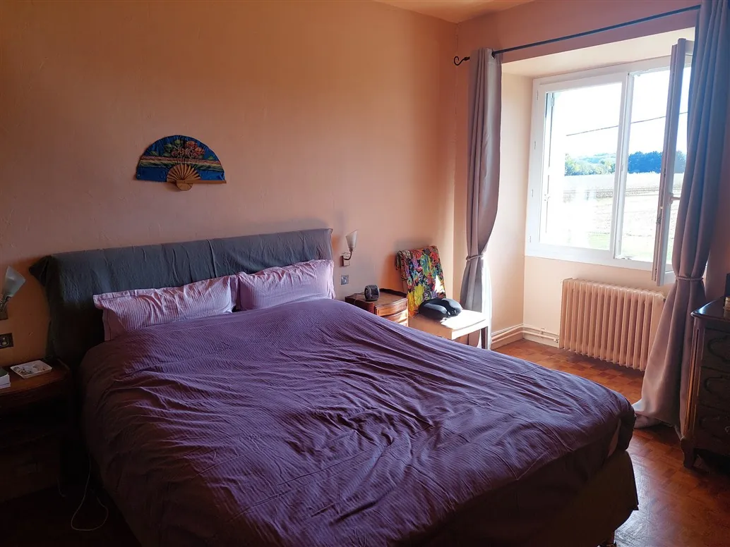 Maison d'architecte à vendre dans le Sud Gironde avec grand terrain et garage 