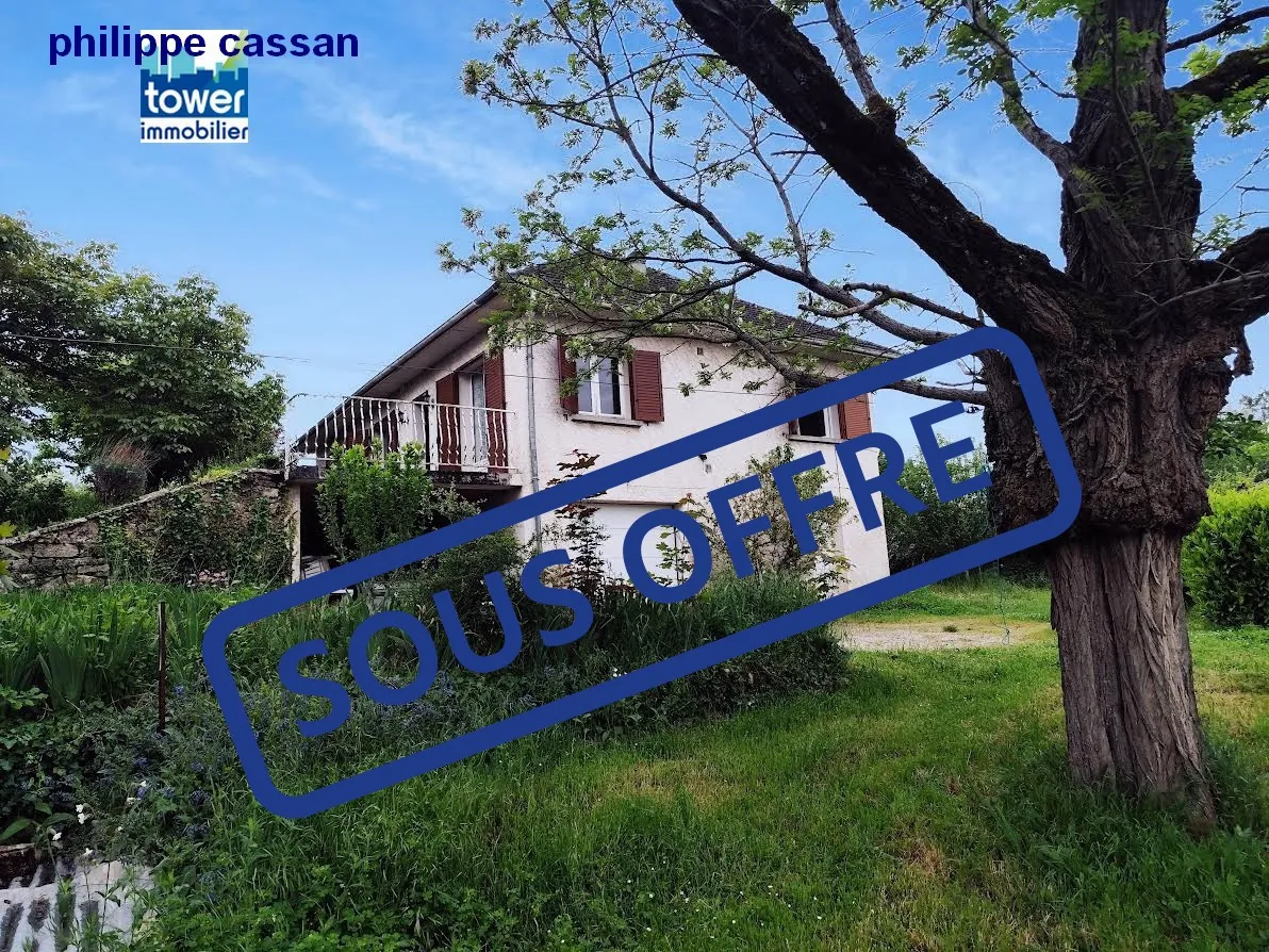 Maison rénovable de 90 m² avec grand terrain à Villefranche de Rouergue