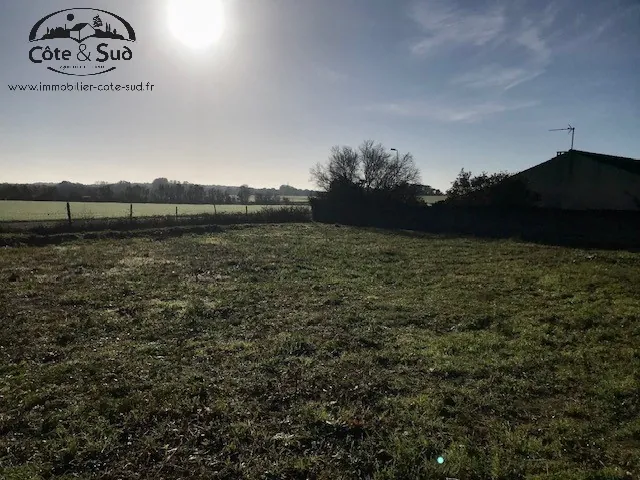 Terrain constructible de 1603 m² à Saint Médard d'Aunis 