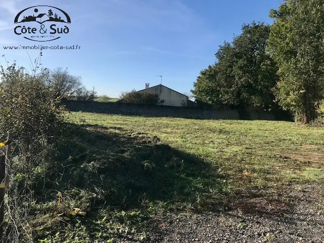 Terrain constructible de 1603 m² à Saint Médard d'Aunis 