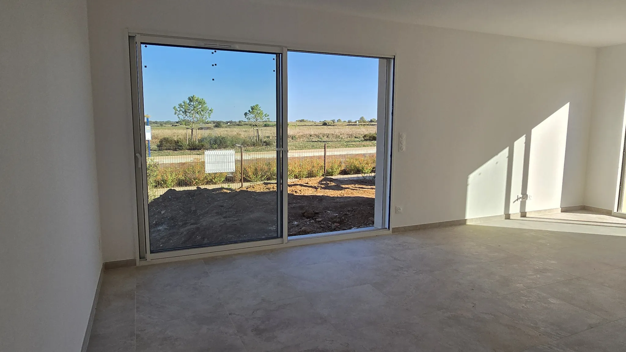 Maison de plain-pied neuve à Portiragnes avec garage et vue dégagée