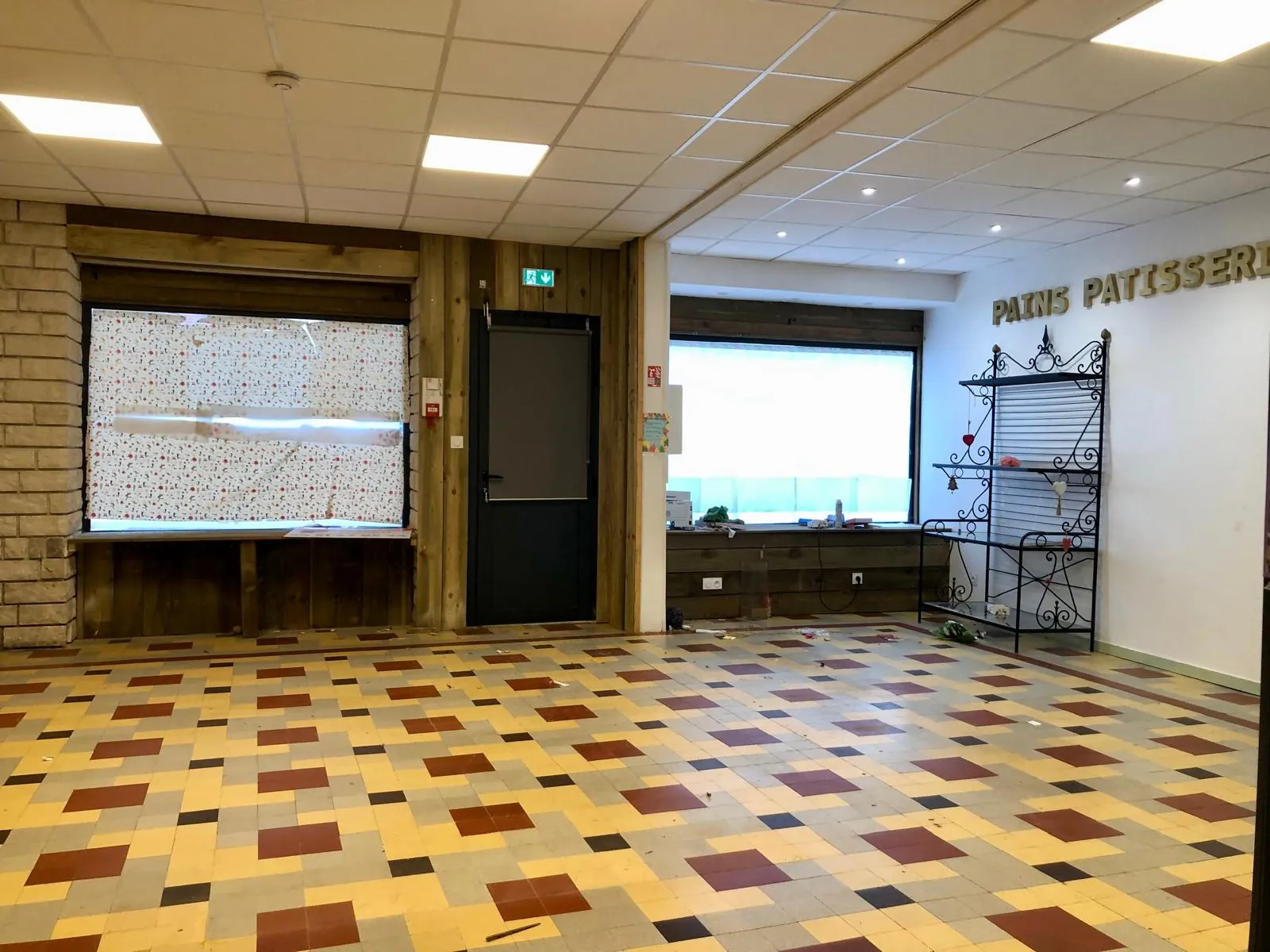 Immeuble de rapport avec local commercial, appartement et atelier à Le Blanc