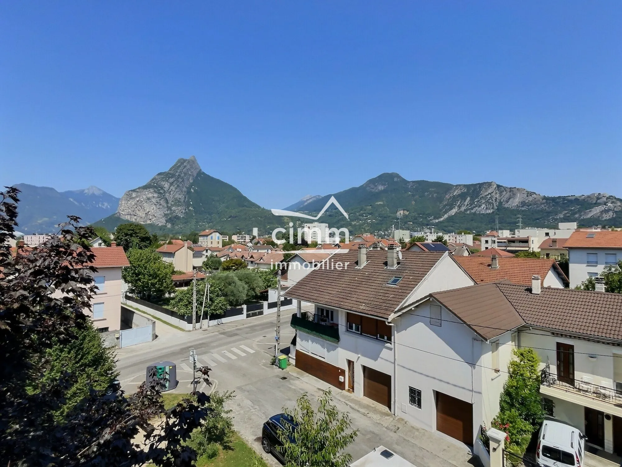 Appartement T3 rénové avec vue spectaculaire sur Belledonne et Chartreuse à Fontaine