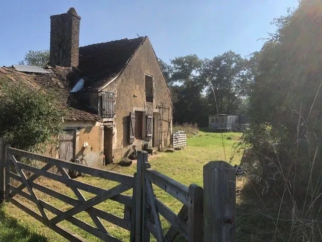 Maison ancienne à vendre à Tennie avec grand terrain et potentiel de rénovation