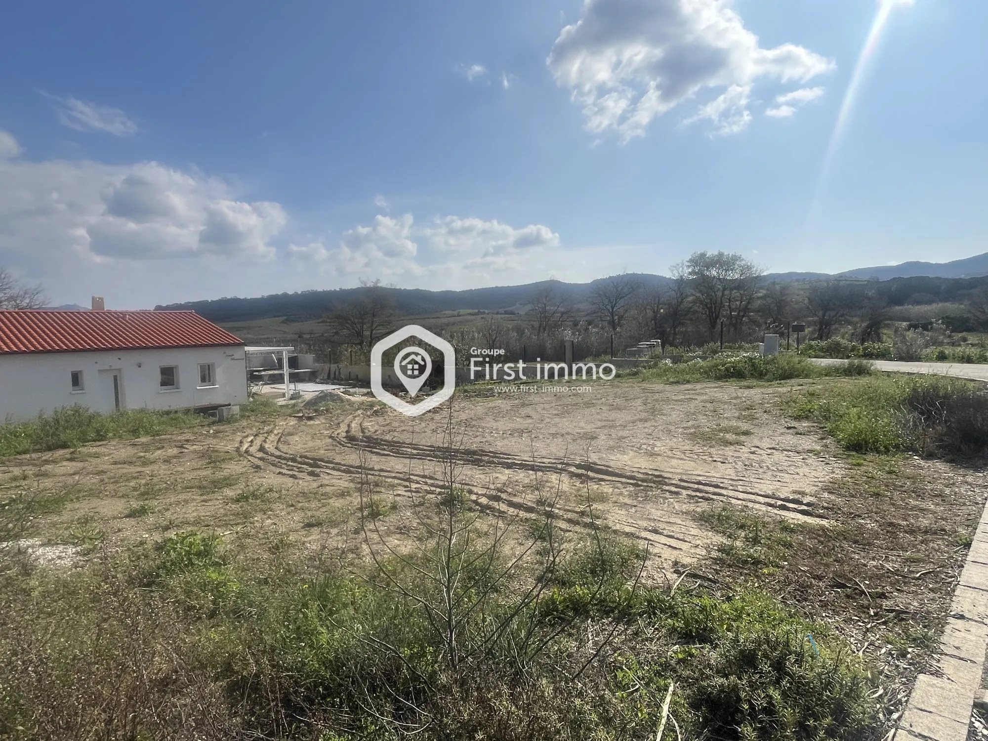 Terrain constructible à Montner de 477 m² avec vue dégagée et viabilisation complète