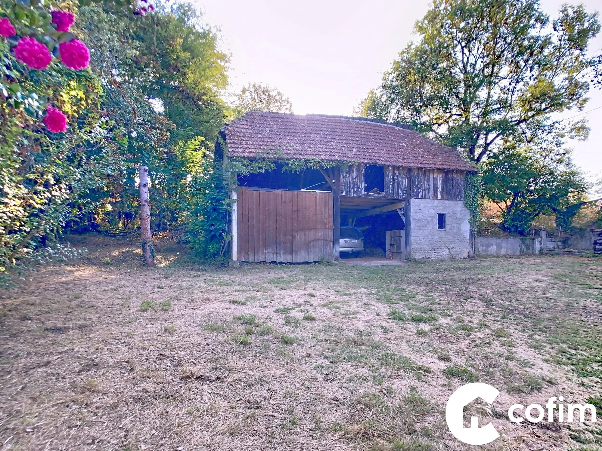 Ferme béarnaise à rénover à Garlin avec grand terrain en campagne 