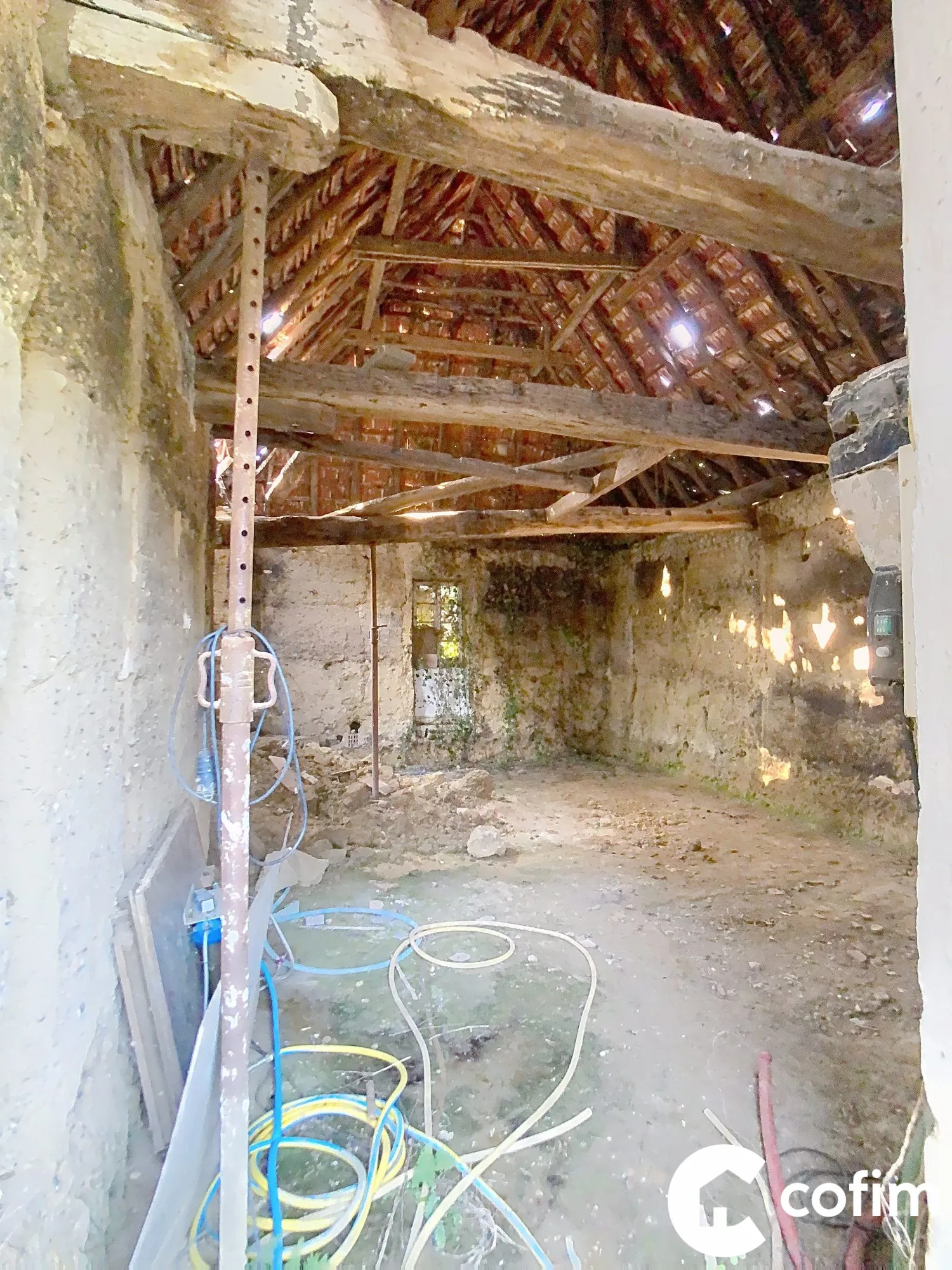 Ferme béarnaise à rénover à Garlin avec grand terrain en campagne 