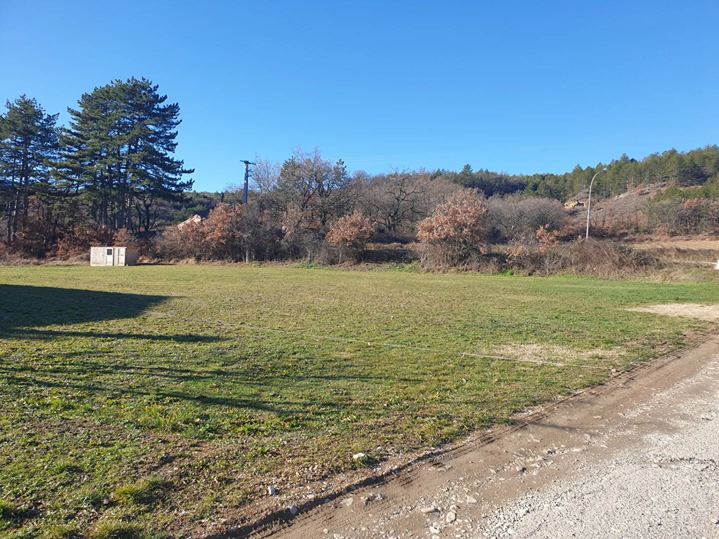 Parcelle de 693 m² à vendre proche Laragne, viabilisée et en zone rurale 