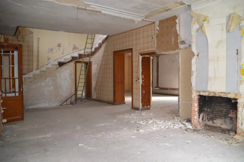 Maison ancienne à rénover au centre de Saint Jean d'Hermine avec jardin et potentiel énorme 